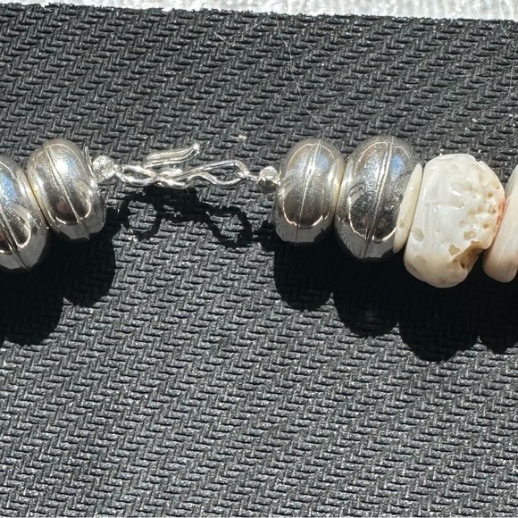 Hand Crafted “One of a Kind” Multi-Colored Soiny Oyster & Sterling Silver Choker - Picture 3 of 3